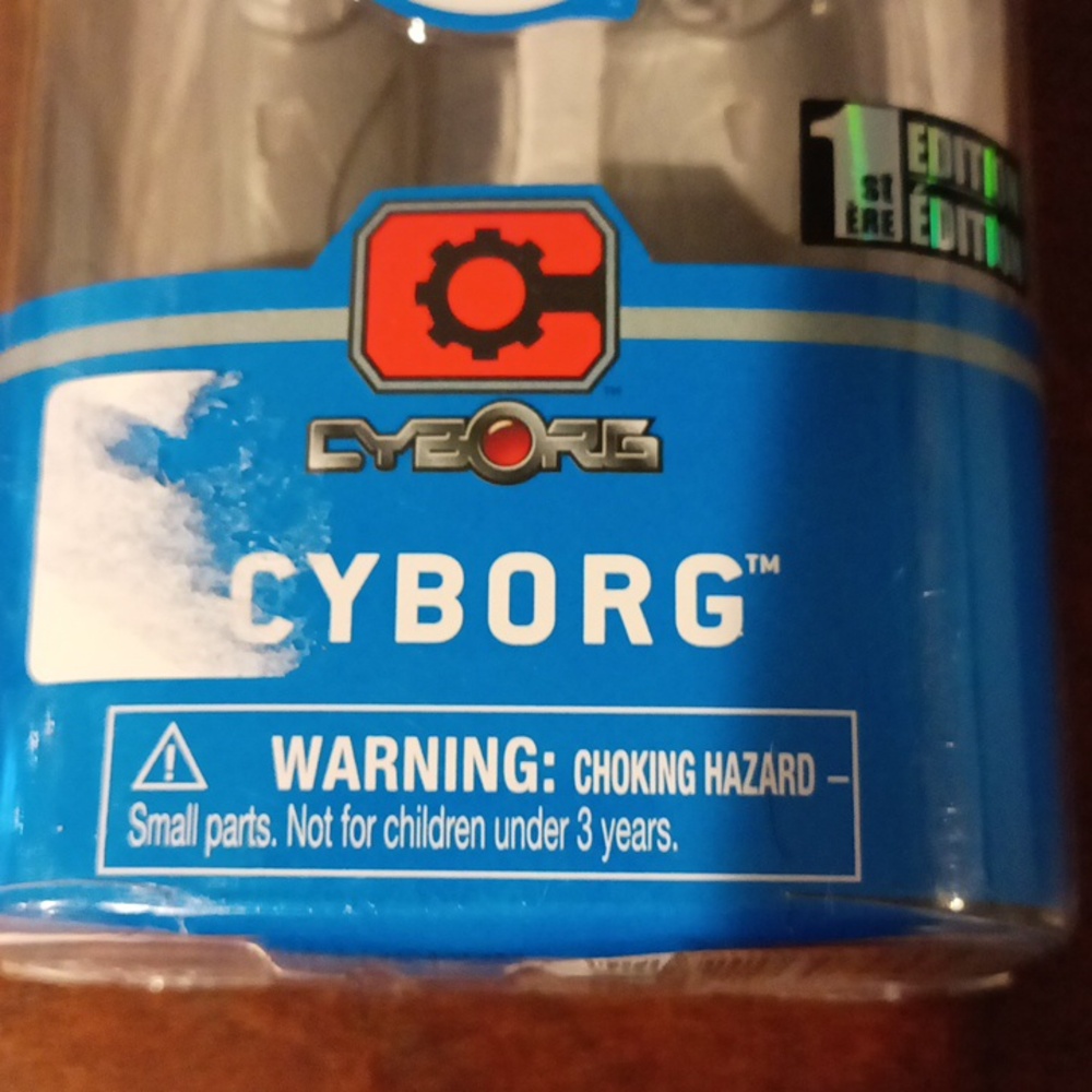 DC Cyborg Action Figure - Picture 3 of 4